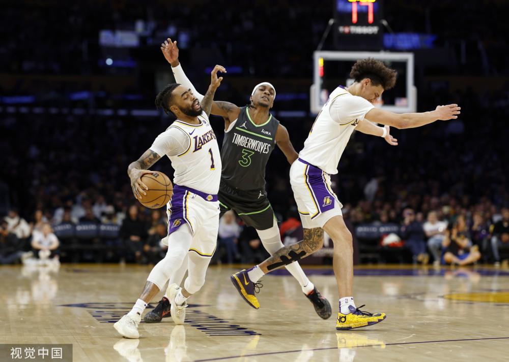 的年轻中场 的年轻中场