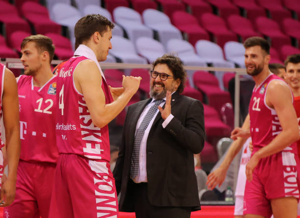 足球界对这 足球界对这